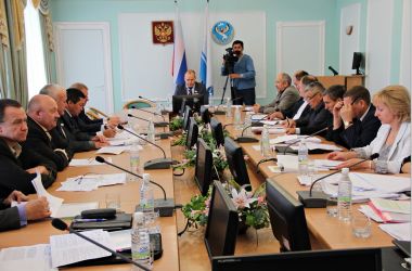 c_380_250_16777215_00_images_stories_2015_komitety_krivoruchenko_18.09.15_stol.jpg