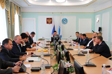 c_380_250_16777215_00_images_stories_2015_komitety_manyshev_18.09.15_stol.jpg