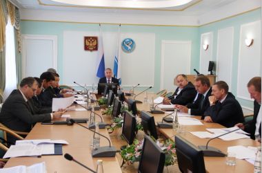 c_380_250_16777215_00_images_stories_2015_komitety_ukhanov_17.09.15_stol1.jpg