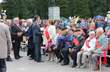 c_380_250_16777215_00_images_stories_2015_prazdniki_citis_day05.09.2015_veteranes.jpg