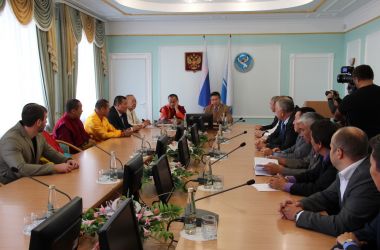 c_380_250_16777215_00_images_stories_2015_vstrechi_lama_kurultay07.09.15_obshivid.jpg